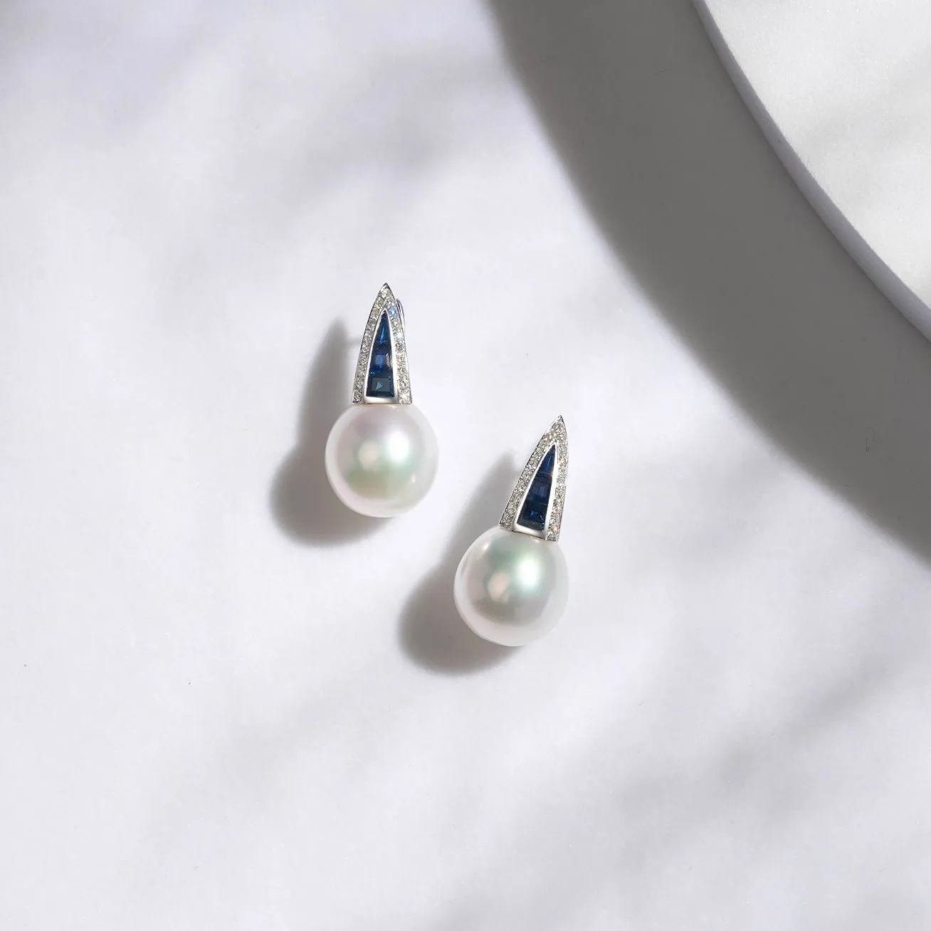 18k Gold Diamond Australian White Pearl Earrings KE00074