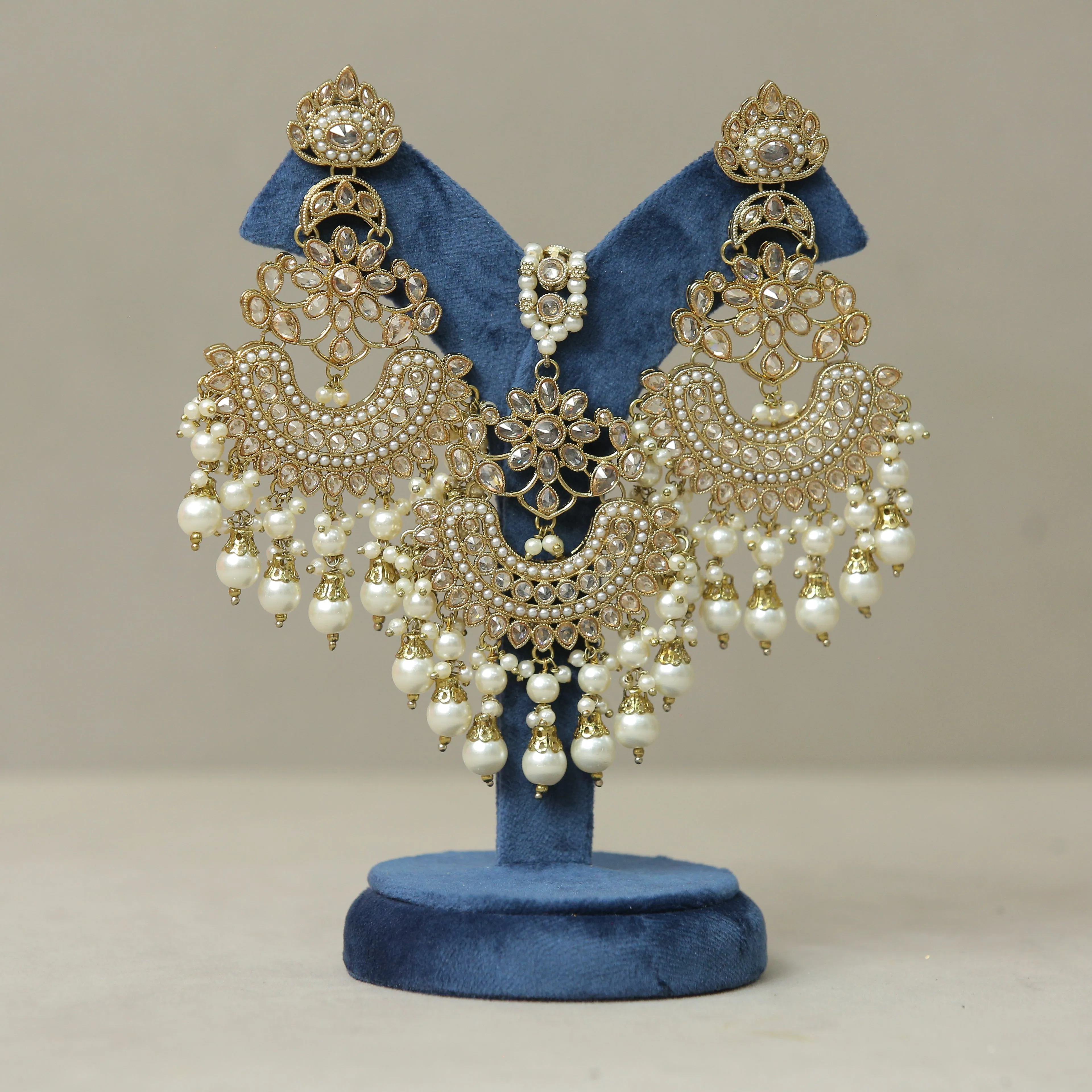 Anavi Polki Earrings And Tikka