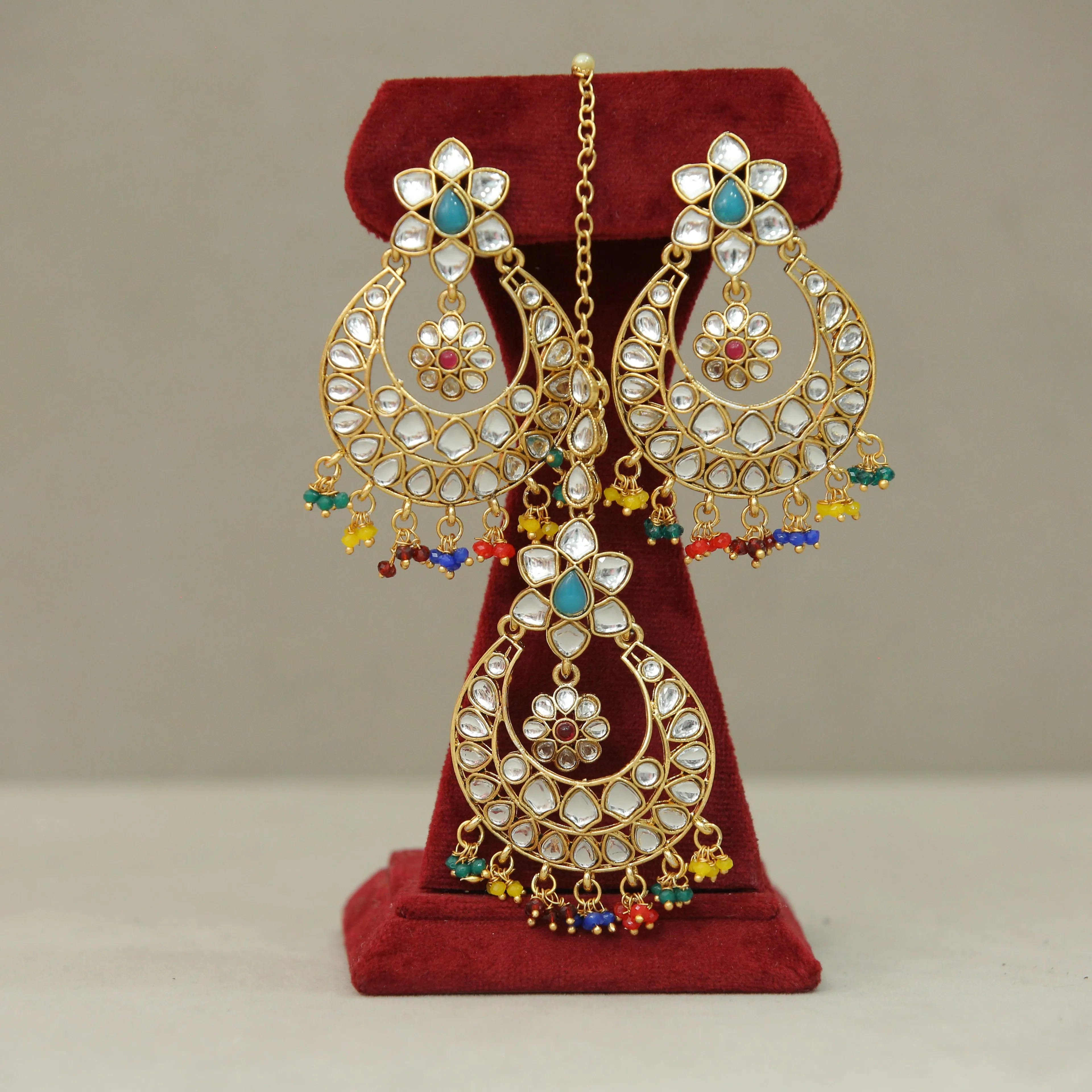 Neha Kundan Earrings And Tikka